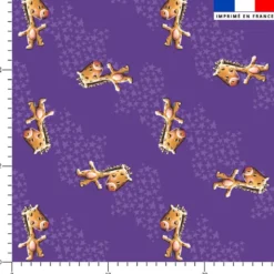 Bébé girafe - Fond violet - Création Stillistic