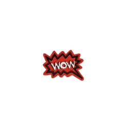 Écusson rouge brodé "Wow" blanc et noir