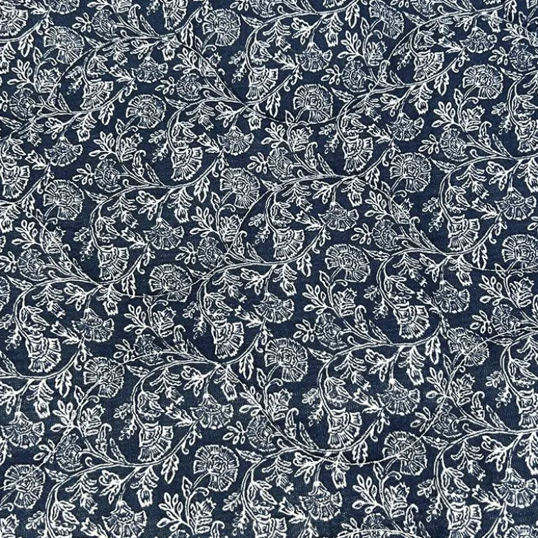 Double gaze matelassée double face motif fleurs bleues