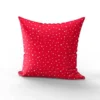 Flocons de pois blanc - Fond rouge