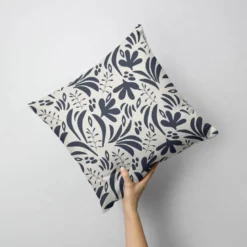 Forme abstraite de feuille gris anthracite - Fond grège