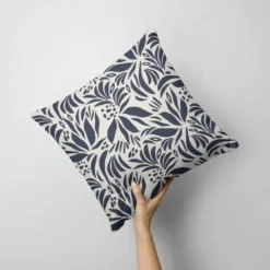 Forme abstraite feuillage gris anthracite - Fond grège