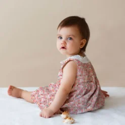 Lapin fleuri - Fond rose clair