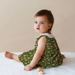 Lapin fleuri - Fond vert kaki