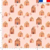 Petite maison en pain d'épices enneigée - Fond beige rosé