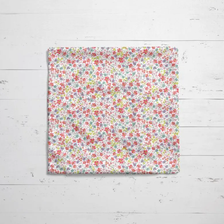 Petites fleurs printanières multicolores - Fond blanc
