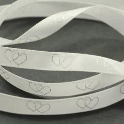 Ruban satiné blanc coeurs enlacés 10 mm