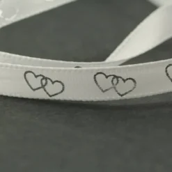 Ruban satiné blanc coeurs enlacés 6 mm