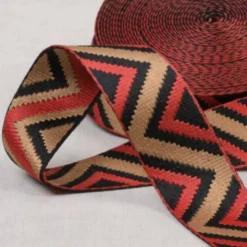 Sangle ethnique chevrons 38 mm rouge et ocre