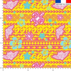 Tissu imperméable jaune motif tortue et raie manta maori rose
