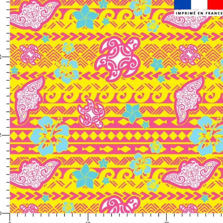 Tissu imperméable jaune motif tortue et raie manta maori rose