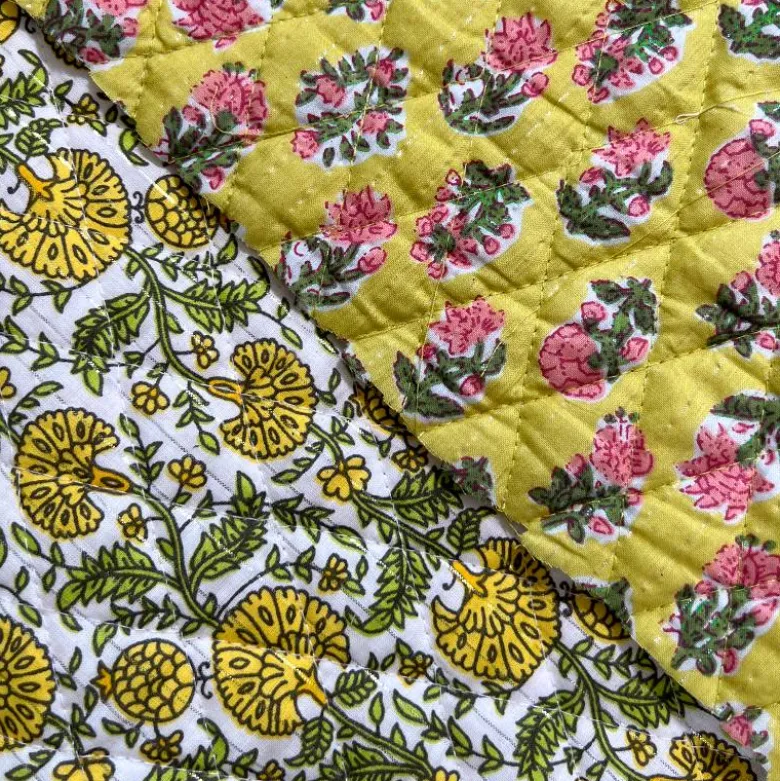 Tissu matelassé double face indien - Fleurs jaunes et roses, rayures lurex