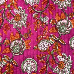 Tissu matelassé fuchsia réversible motif fleurs et rayures fuchsia