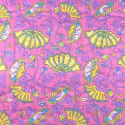 Tissu matelassé réversible motif fleurs ethniques roses et jaunes