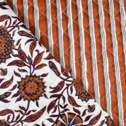 Tissu matelassé réversible motif fleurs ethniques et rayures cognac
