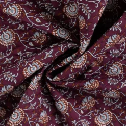Tissu matelassé réversible motif fleurs ethniques et design géométrique