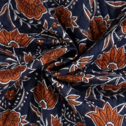 Tissu matelassé réversible motif fleurs terracotta et ronds ethniques