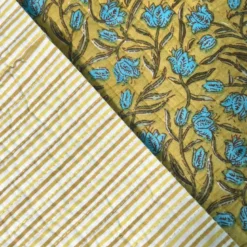 Tissu matelassé vert ocre réversible motif fleurs bleues et rayures ocre