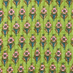 Tissu matelassé vert réversible motif fleurs et rayures vertes
